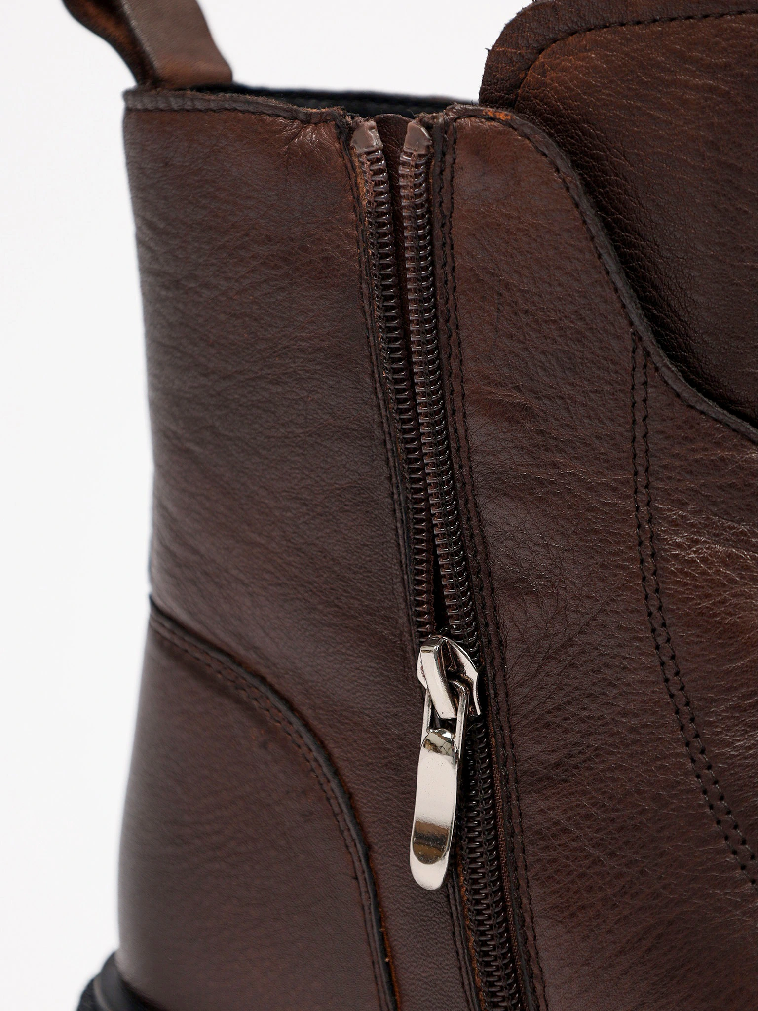 Ботинки коричневого цвета с декоративной молнией спереди